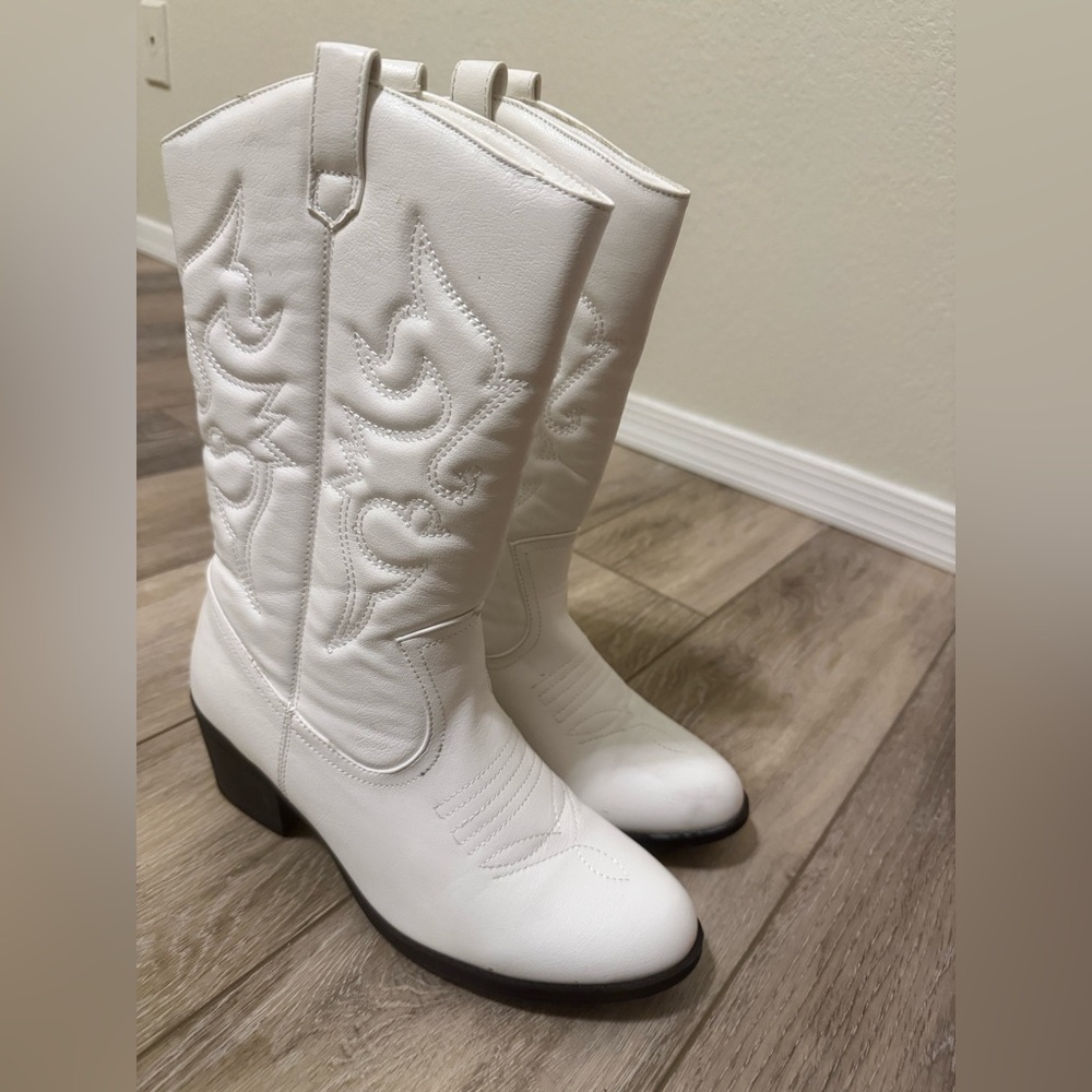 🤍White cowboy boots - women’s size 10 🤍